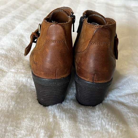B. O. C. Brown leather booties - Picture 10 of 10
